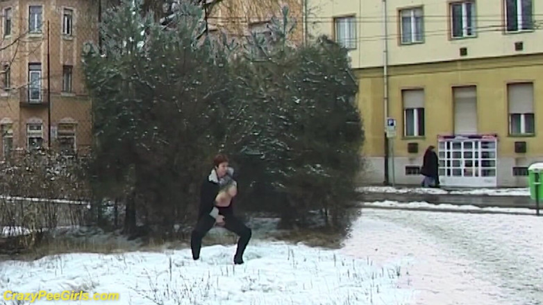 Crazy pee girls: Panty bbw roodharige pist.