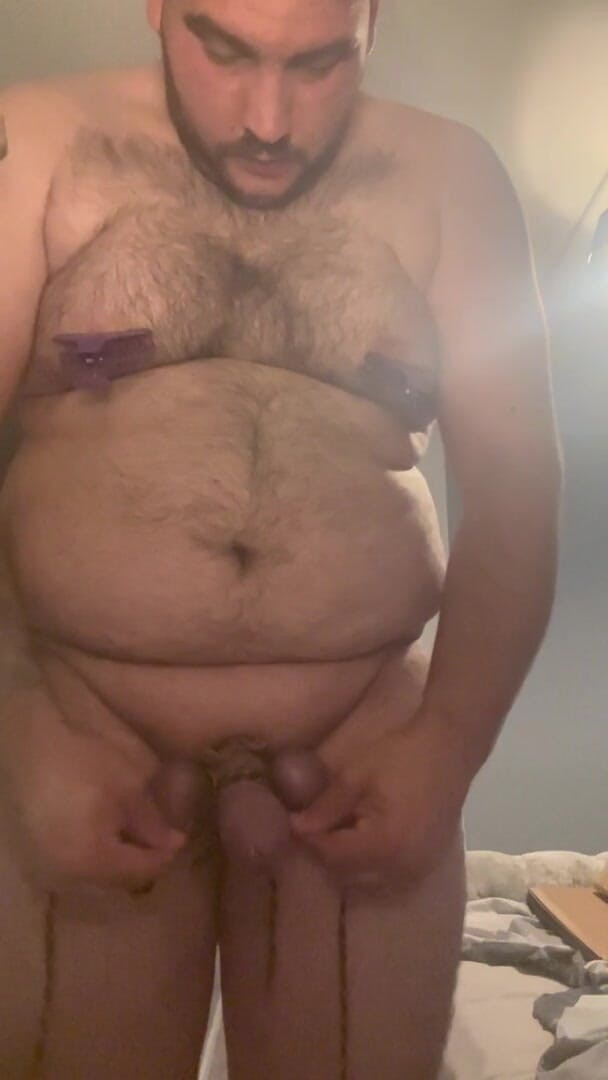 Shaun Cbt: Член і яйця перетворюються на фіолетовий камшот, щоб кінчити анальною пробкою та затискачами для сосків