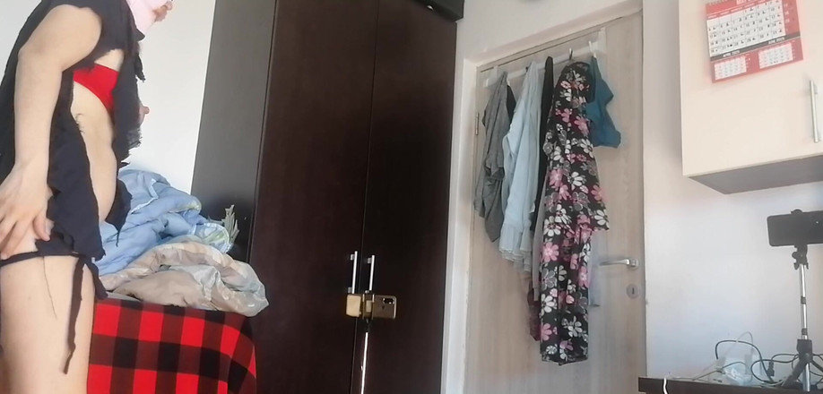 Mirsur: Bini amatur Menari Bogel Di Rumah. Wanita amatur berseronok mencuba...