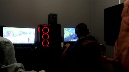 GamingCouple: Dapat pancutan mani semasa suami cuckold saya bermain permainan