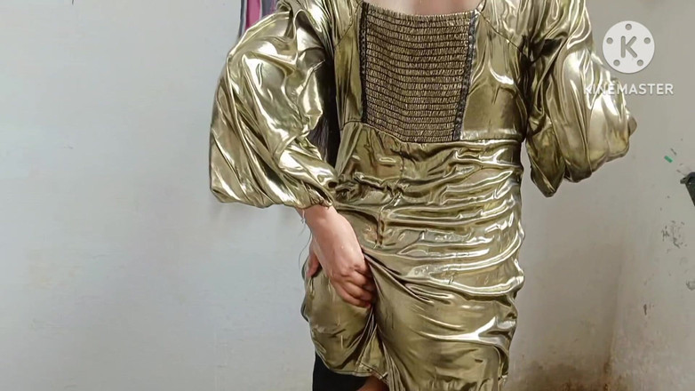 Ankurpriya000: Viděl jsem nevlastní sestru, jak se koupe