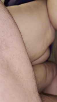 Samantha BBW w swojej różowej bieliźnie zostaje zerżnięta