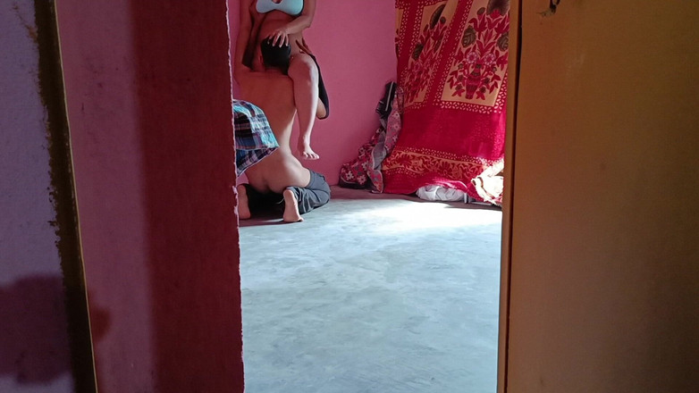 Priya ki Papa: デジ村の女の子インドの女子大生が物置で悪い男の子の数学の先生と初めてサックスをしている