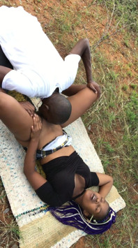 Sexy negra se masturbando por pau