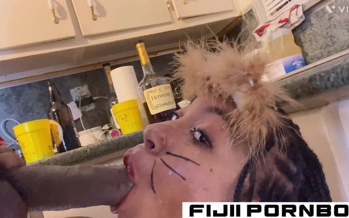 Fijii pornbox: Une salope à la soirée Halloween se fait enculer sans pitié...