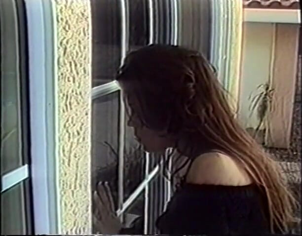 Old Good Porn: Une blonde s'excule dans la baignoire et se masturbe en...