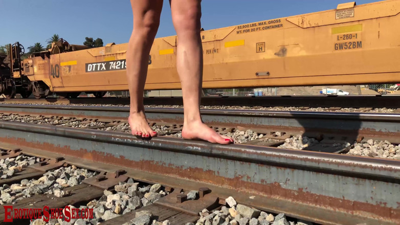 Erotique Fetish: Erotique Entertainment - film shoe sex on a train A Vignette...