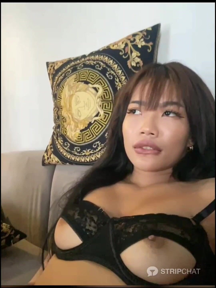 Emma Thai: Emma Thai adalah awek remaja cam nakal dan melakukan persempadanan...