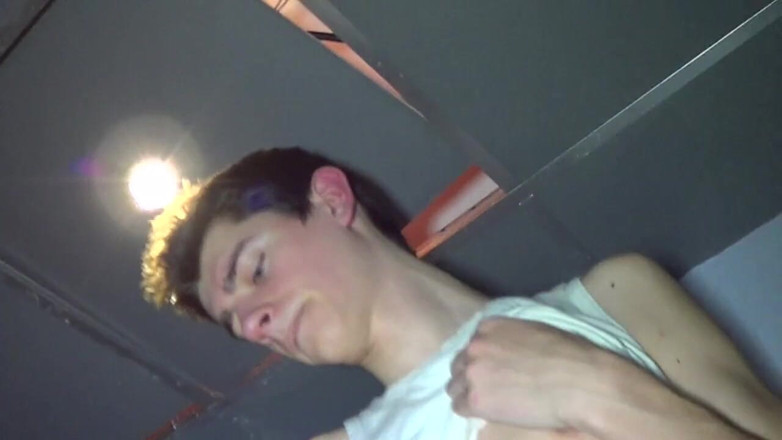 Gaybareback: Sexy französischer bisex ohne gummi von XXL schwanz des twink...