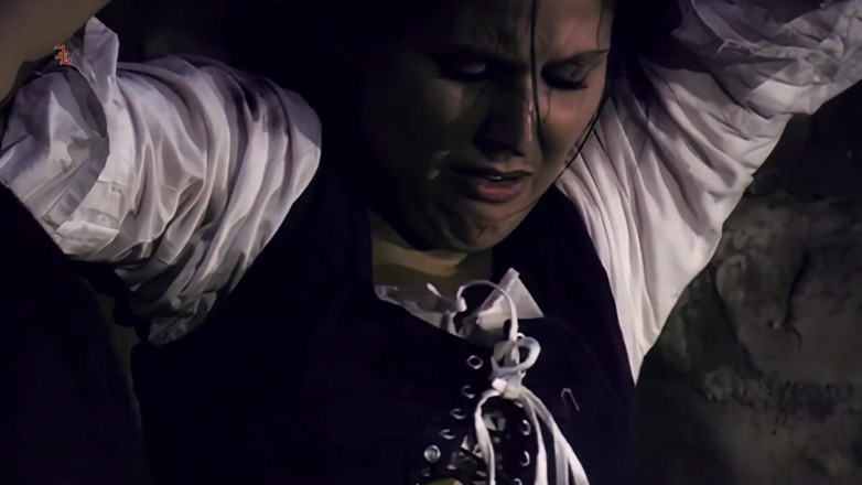 Inquisition and prison world: 阿加莎的在被鞭打之前被鞭子和拐杖剃掉