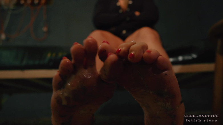 Cruel Anettes fetish world: POV - Грязная Чистка Ступней