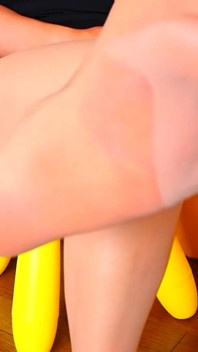 Japanese Woman Shows Feet in Stocking