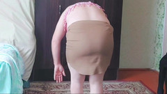 Kitty_Cross: Сладкий сисси показывает в очаровательной розовой юбке