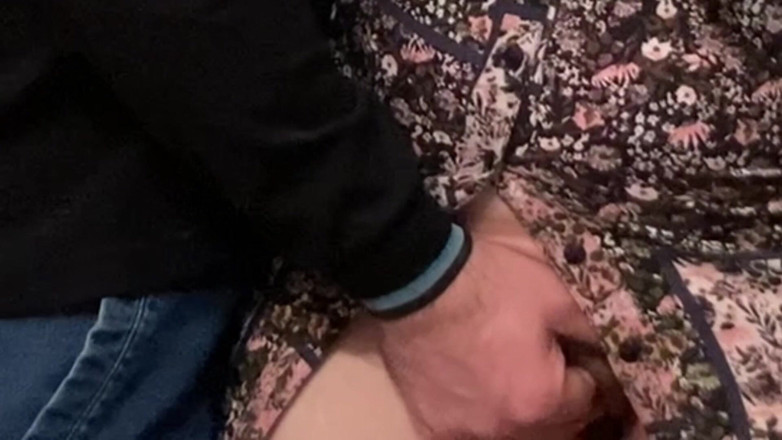 Niki studio: Garip sapık metroda amını ovuyor