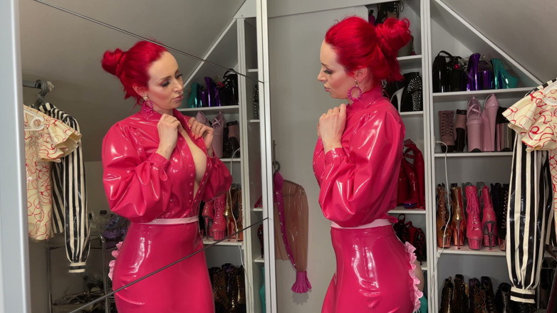 Miss_Fetilicious: Home Alone and a Bit Horny