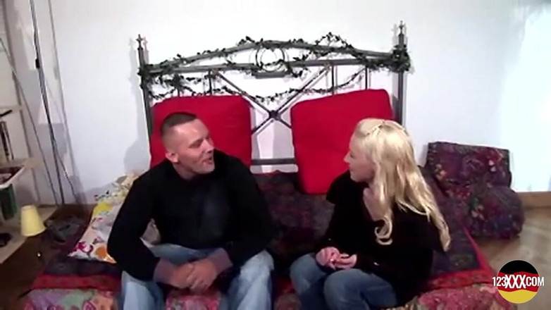 123XXX - 100% Amateurs: Slanke blonde tiener uit Duitsland krijgt deze grote lul in...