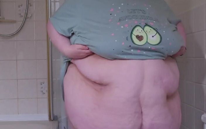 SSBBWLadyBrads: SSBBWの女神と一緒にバスルームでお腹遊び