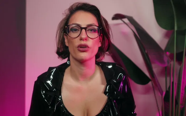 Countess diamond: Lock up and Train Your Ass