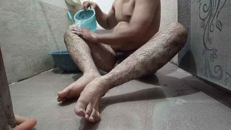 LovedSunsine1990: Cada vez que estoy solo en casa, me baño desnudo