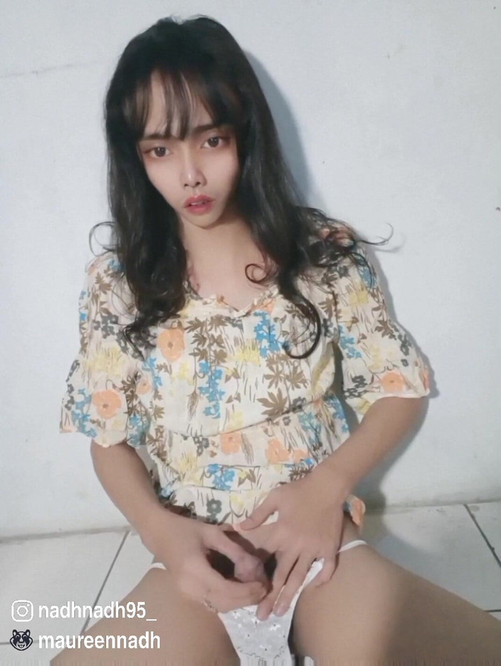 MaureenNadh: Thủ dâm một mình