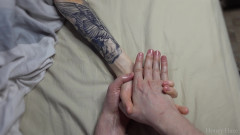 Honey Haze: 継娘の手マッサージが手コキに変わる。ハニー・ヘイズ