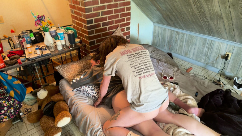CuckedByStuffies: MILF Has Best Ass to Ride