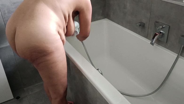 Natural-Woman-Silke: Tareas Domésticas Desnudas