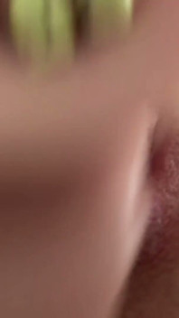 Des Grosses Lèvres De Chatte Roses Parfaites, Gros Plan Extrême. Cette Salope Adore Se Doigter Jusqu’à L’orgasme
