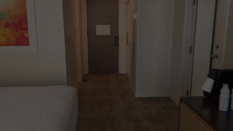 FromThisNight: 我们向观众介绍自己，然后播放