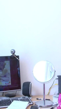 Holky sledují zákulisí své sexy scény a smějí se