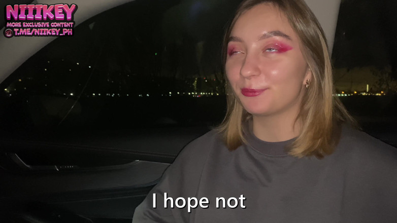 niiikey: Primo appuntamento di Tinder termina con il sesso in auto!...