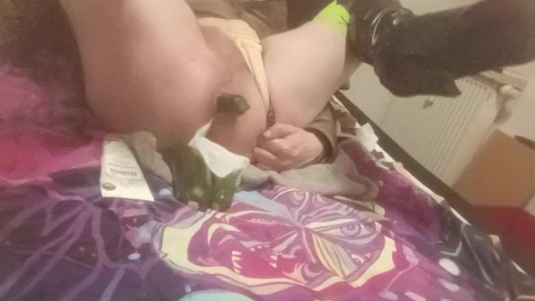 JujuTV: Bitchboyass Does It This Time with a Zucchini