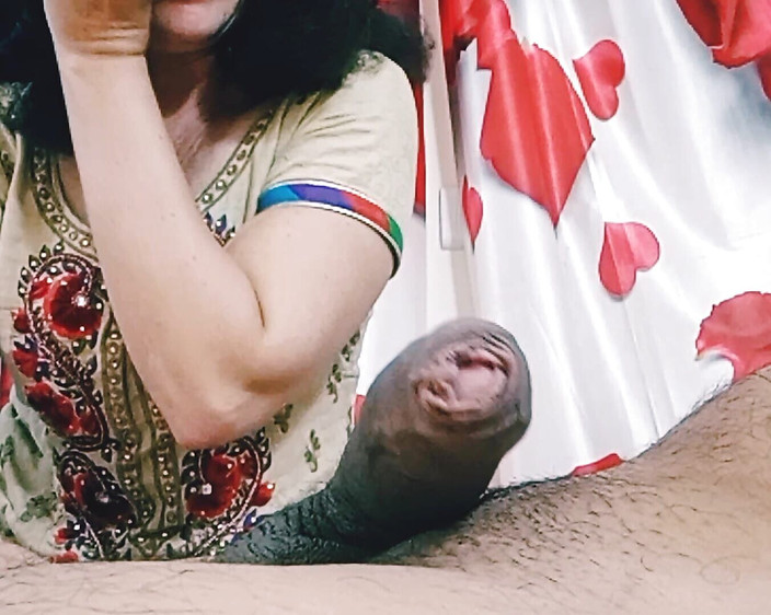 Bolly Karma: Hravá dívka dostane velké černé péro