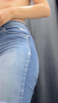 Eu me masturbo em um vestiário público