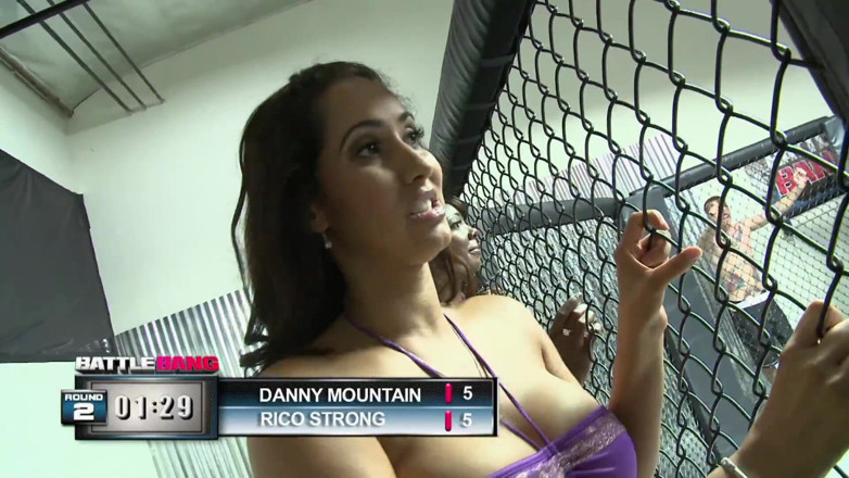 Porn Amazing: Beautiful and sexy waiting to be fucked in the ring