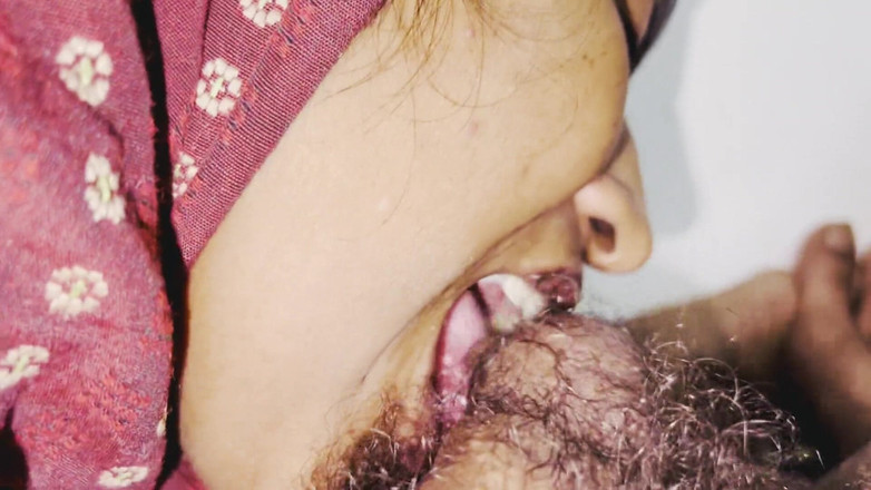 Immfuck: Müslüman tesettürlü Hintli gırtlağına kadar alma kraliçesi geri döndü, tamamen ıslak öğürme...