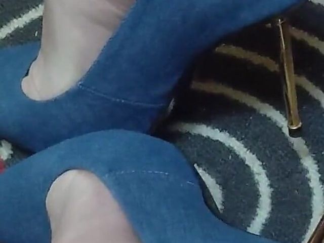 Man in Blue Jeans Pointed Toe Metal Heels Masturbate and Cum on Shoes (High Heels Kingdom)