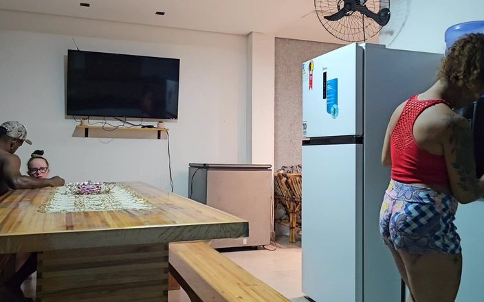 Lorrany exotica: HIJASTRA QUIERE TENER SEXO EN LA COCINA PERO EL SEXO...
