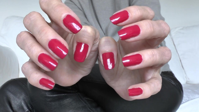 Lady Victoria Valente: 午後のクラシックなエレガントな赤い爪、レディ・ヴィクトリア・ヴァレンテ