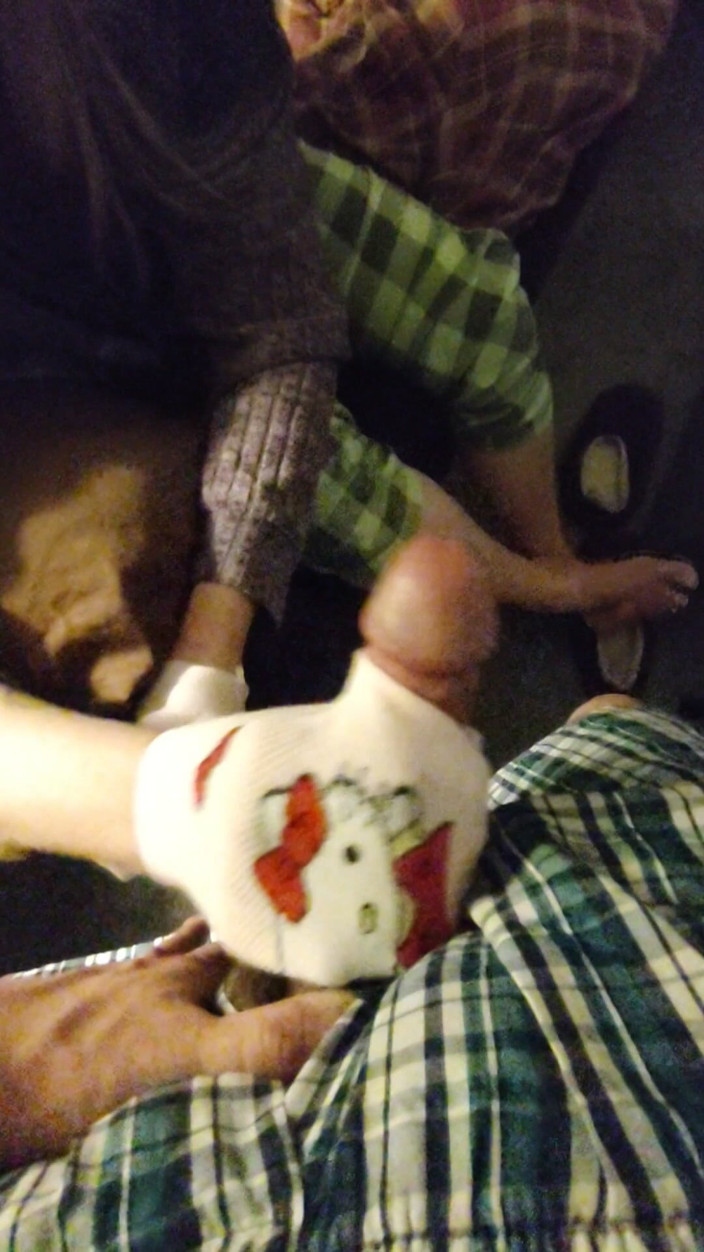 SocksAddict69: 섹시한 핑크 헬로 키티 양말과 양말 핸잡