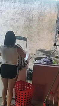 Bini pergi dan pembantu rumah tidak dapat menghentikan batang tegak saya