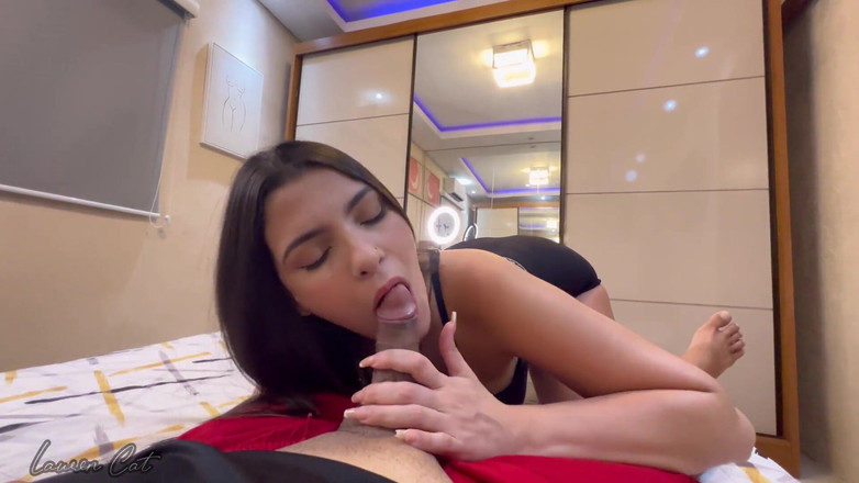Lauren Cat: Gatito antes de su entrenamiento, chupando leche de su hombre
