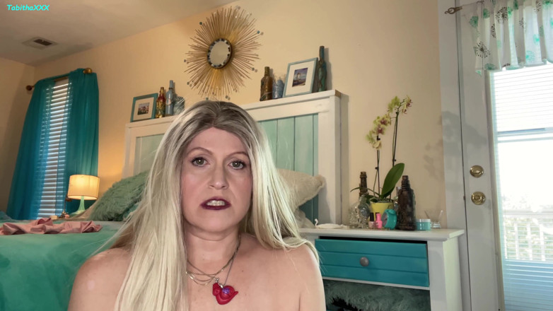 TabithaXXX: İşeyen külotlu çorap giyerken beni izleyebilirsin