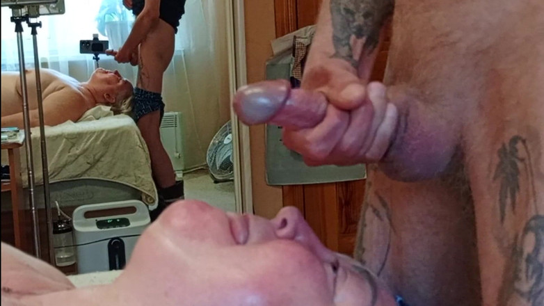 Zona901: 私はペニスをしごき、隣人の喉に押し込み、彼女の口の中で射精します