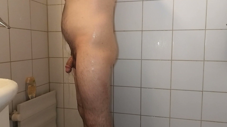 Uhri: Hairy Gay Showering