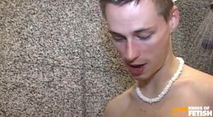 Gay Diaries: Dva chlapi kouří své velké ptáky a šukají se navzájem hluboko...