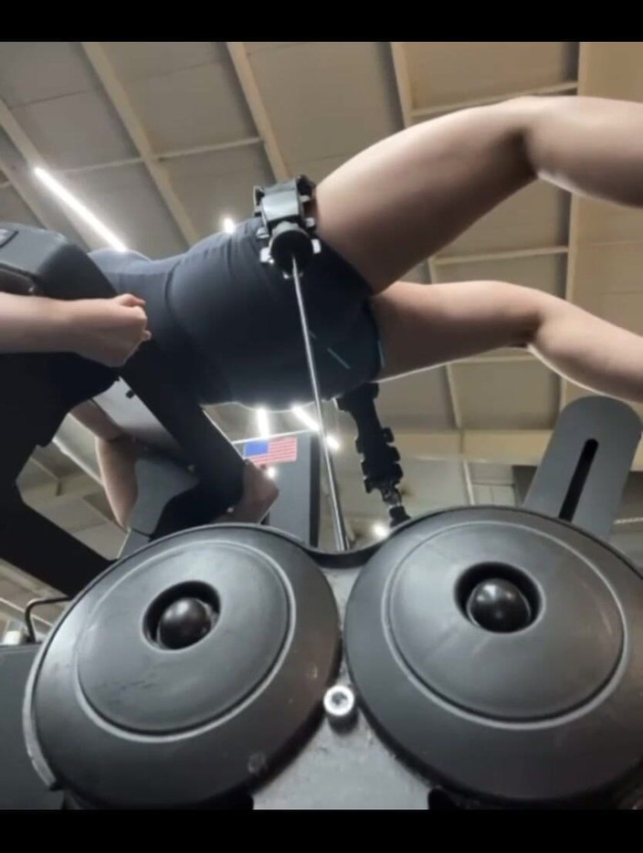 JuiceLussie: 체육관에서 훈련과 섹스