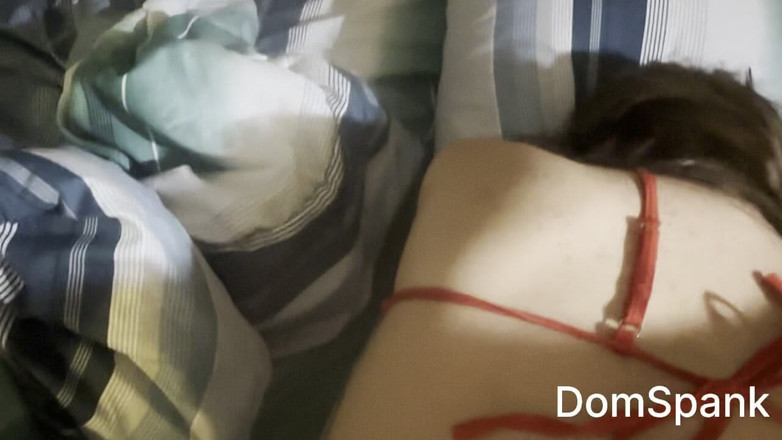 RealDomSpank: Подруга-тінка Дезі Змушує Мене Їсти Морозиво З Її Пизди І Смокче Мій Член, Як Божевільний.