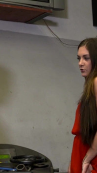 La ragazza tatuata con i piercing si fa scopare duro dal suo scopatore