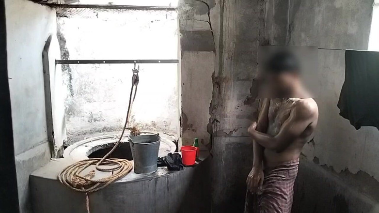 Desi Tits: シャワー浴び 初めての隣人男がツインクボーイとセックス
